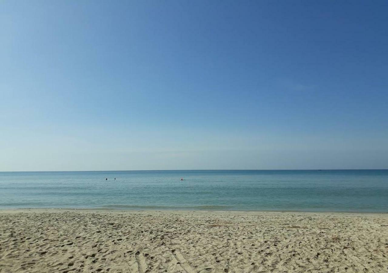 Mae Rampung Beach House Pool Villa 罗勇 外观 照片